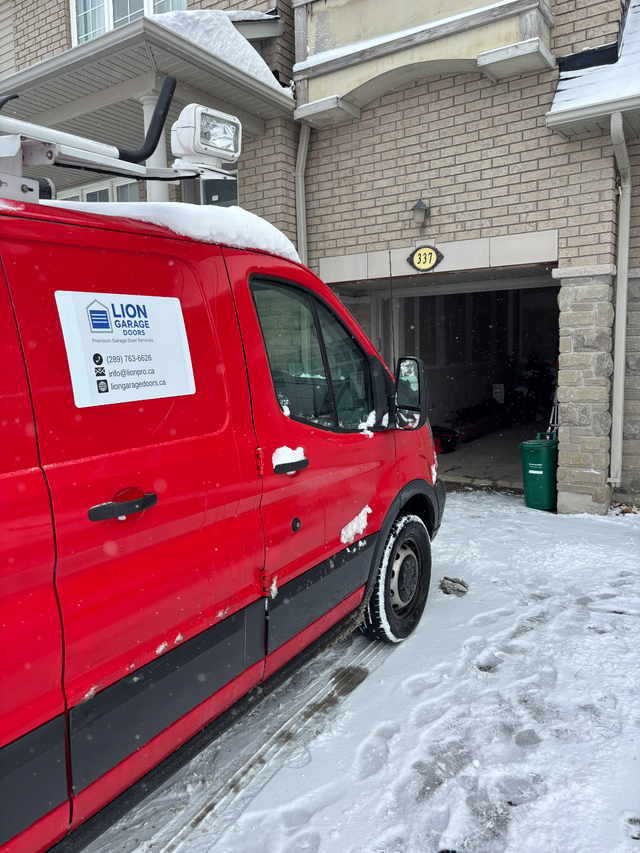 Affordable garage door services in Garage Door in Markham / York Region - Image 5