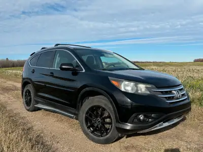 Selling 2014 Honda CR-V AWD. This is a beautiful vehicle that comes loaded with: - 8” touch screen (...