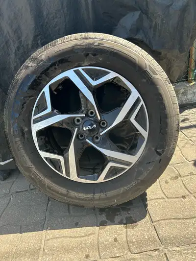 4 pneu d'ete NEXEN avec jantes original de kia avec TPMS Pneu utilise pour un été seulement 235/65 R...