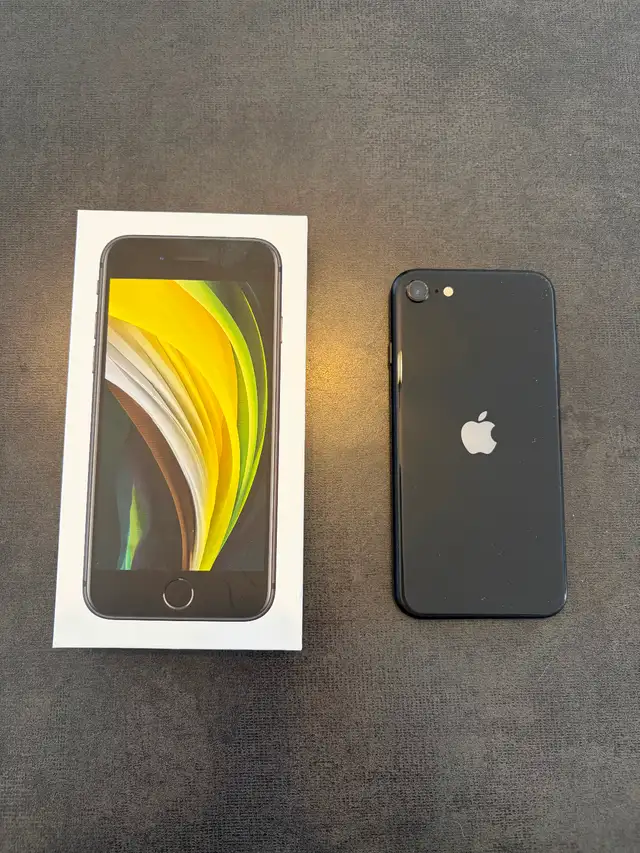 Iphone SE (2e génération 2020) in Cell Phones in Lévis - Image 3