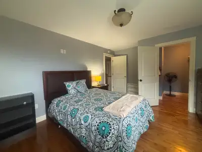 Furnished Bedroom in West Royalty – $800/mo (All-Inclusive) – Sept 1 Spacious second-floor bedroom a...