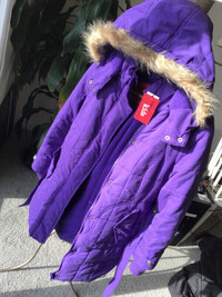 New Large girl’s hooded coat 28" (71.12cm)long.