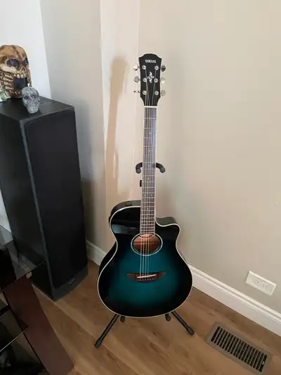 Yamaha APX600 Acoustic /Electric Guitar, View more