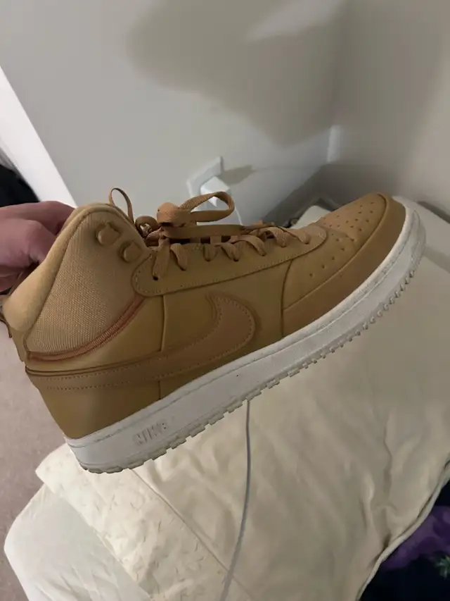 Nike brown high top shoes size 11  in Men's Shoes in Markham / York Region - Image 3