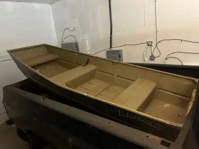 Lund 1032 Jon boat with 2hp Mariner outboard engine and electric trolling motor