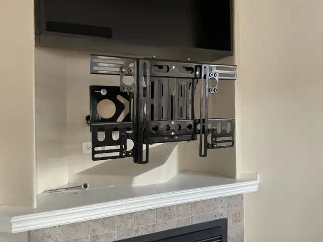 Support mural articulé pour téléviseur in Video & TV Accessories in Québec City - Image 3
