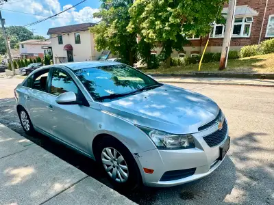 Location Toronto 2011 Chevrolet Cruze automatic in excellent condition, air conditioning, refrigerat...