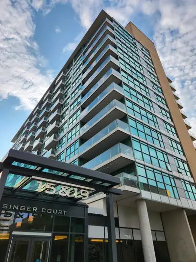 1BDRM+1DEN unit for RENT. 15 Singer Crt. between Leslie & Bayview. 8th floor. Approx 700 sq/ft inclu...