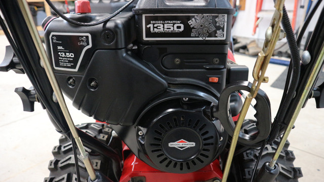 Craftsman 27 Inch Snowblower...Great Shape. in Snowblowers in St. Catharines - Image 4