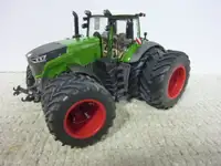 1/32 FENDT 1050 HIGH DETAIL Farm Toy Tractor
