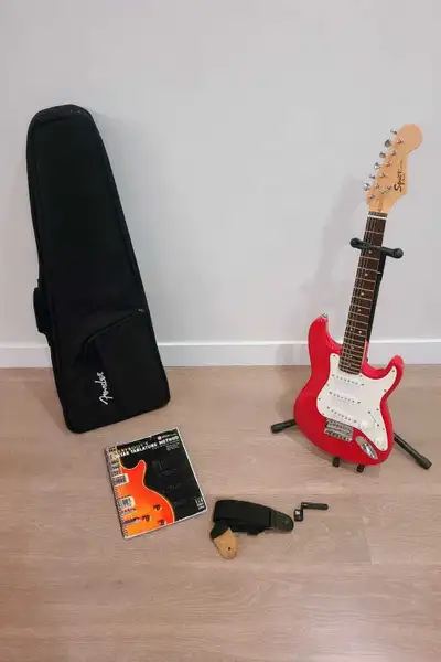 EUC Squier by Fender Mini Strat Electric Guitar + accesories, View more