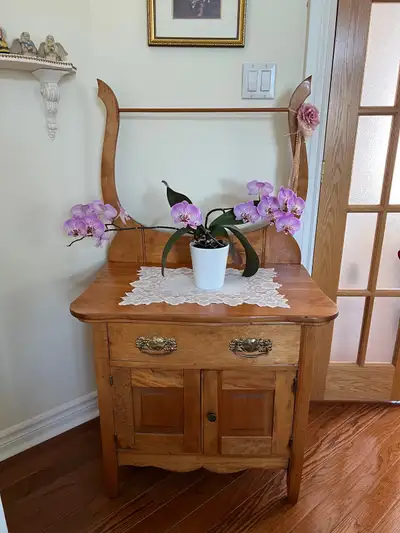 Antique wash stand Perfect for any room Use it to enhance your modern or trendy decor Perfect as an...