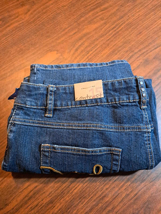 NEWReitmans Contrast Flared Jeans Reitmans Contrast Flared Jeans in Women's - Bottoms in City of Toronto - Image 2