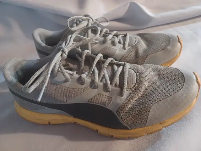 Puma men's sz 11 sneakers  in Men's Shoes in Calgary - Image 3