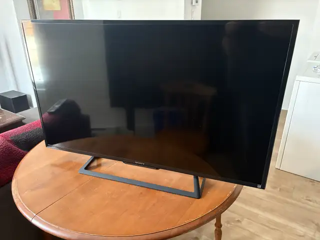Télévision intelligente Sony Bravia 42" in TVs in Trois-Rivières - Image 3