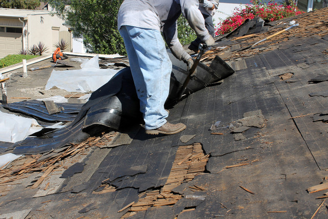 réparation toiture entretien briques cheminée gouttière fascia dans Toiture  à Longueuil/Rive Sud - Image 4