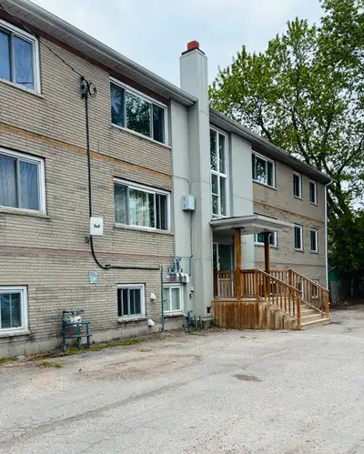 Renovated 2 Bed 1 Bath Apartment