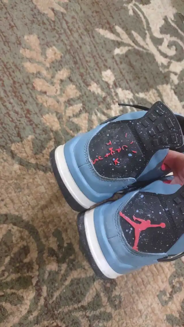 Jordan 4 Travis scott in Men's Shoes in Mississauga / Peel Region - Image 3