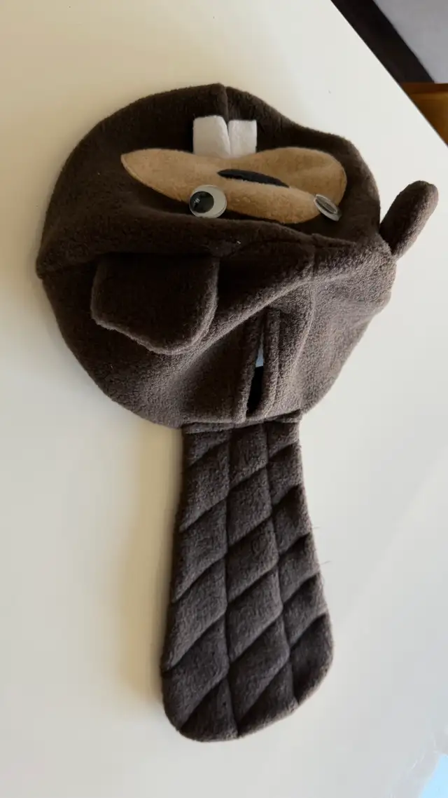 Beaver ski helmet cover in Ski in Oakville / Halton Region - Image 3