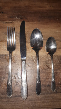 William Rogers Cutlery 42 Peices