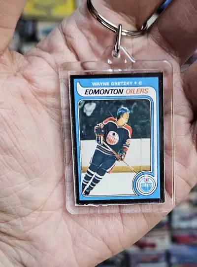 Wayne Gretzky 1979-80 OPC O PEE CHEE #18 ROOKIE CARD HOCKEY KEYCHAIN LIMITED custom made.