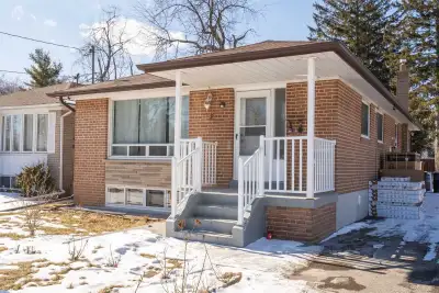 A private /Shared room available ( Ready to move in) for rent at a most convenient location in Scarb...