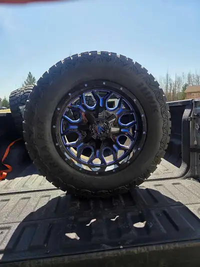 One Penterra R/T iLink 275/65 R18 116Q XL. Comes with an Armed off Road Rim. Both brand new, never u...