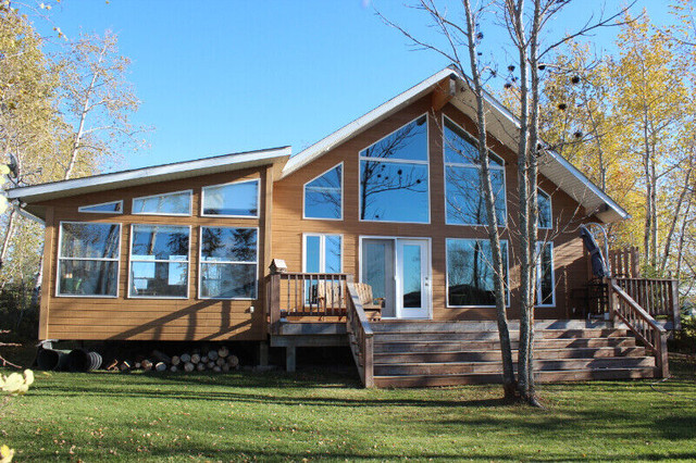 Waterfront cabin Lac Du Bonnet - Year round rental in Short Term Rentals in Winnipeg