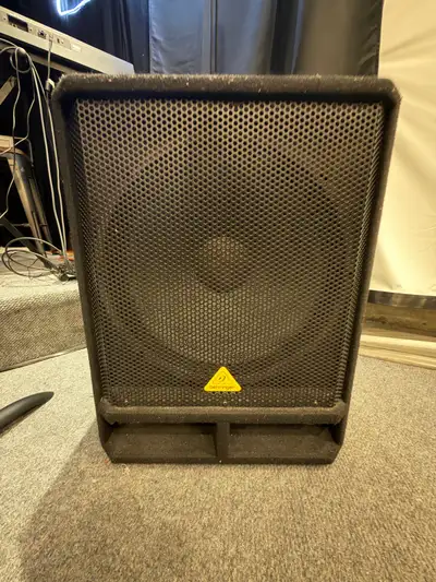 I'm selling my used Behringer Eurolive VQ1800D active 18" PA subwoofer with a built-in stereo crosso...