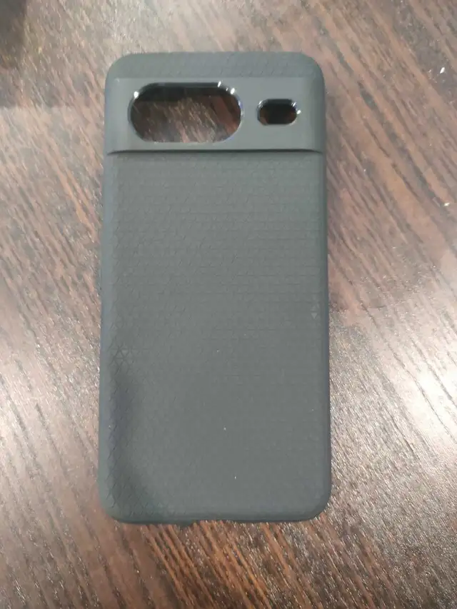 spigen thin fit case for pixel 8 in Cell Phone Accessories in St. Catharines - Image 4