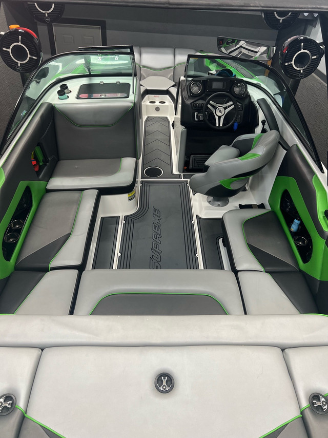 Supreme S226 surf boat in Powerboats & Motorboats in Regina - Image 2