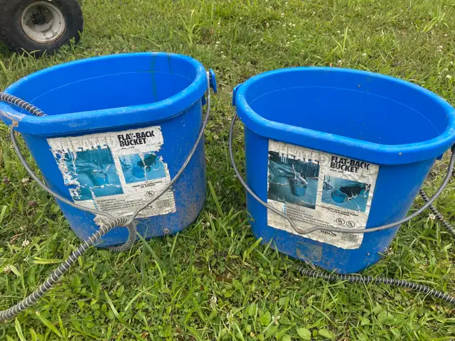 2 flat-back buckets (supposed to be heated) in Outdoor Tools & Storage in Owen Sound - Image 2