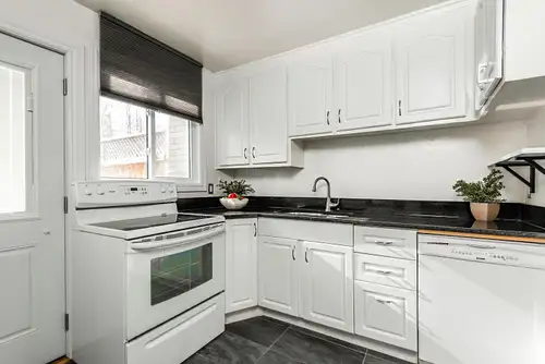 4-Bedroom Student House – Near Carleton & uOttawa 360 Acton Street, Ottawa ON, K1G 0L3 Large house •...