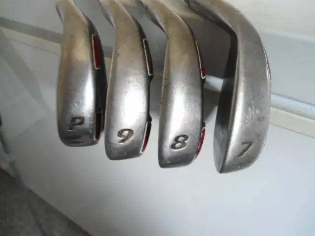 TOP FLITE TOUR EDITION RIGHT HANDED IRONS AND PUTTER in Golf in Sudbury - Image 3
