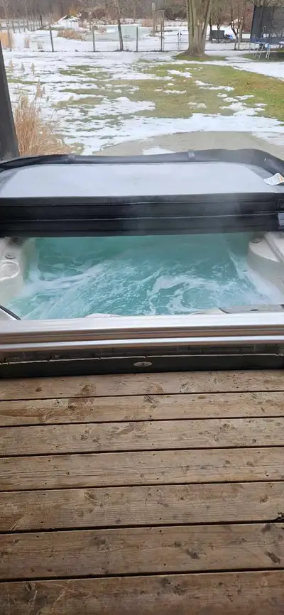 Hot tub for sale still works. Great. Still using skirt could use some TLC but the rest is good 90565...