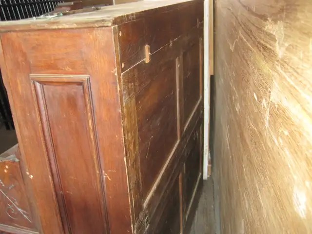 Old Organ in Pianos & Keyboards in Calgary - Image 9