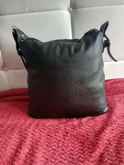  Sac à main noir en cuir (ou simili cuir) , View more