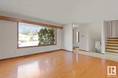Room for rent just walking distance to Southgate mall