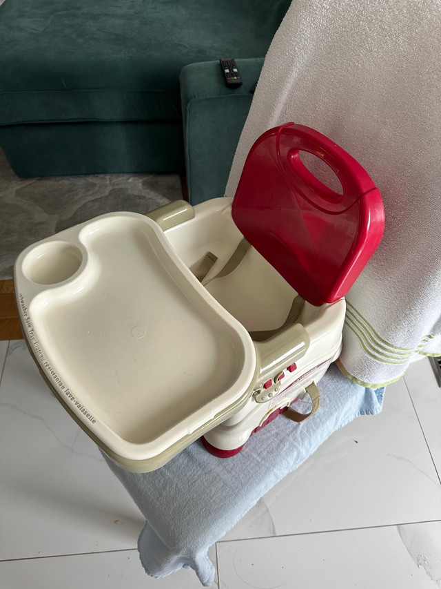 Fisher price booster chair/seat in Feeding & High Chairs in Markham / York Region - Image 2