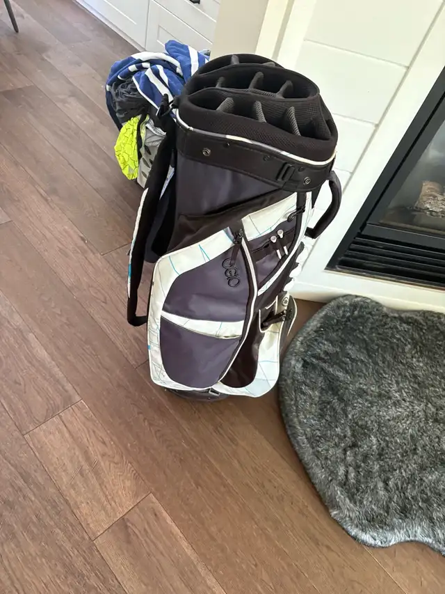women’s right handed golf set and bag  in Golf in Guelph - Image 10