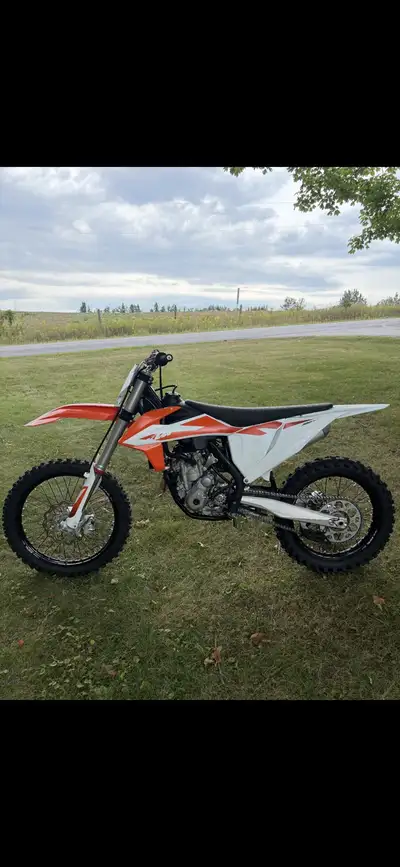 2020 KTM SXF350 with really low hrs. 21 original hours. Starts runs and looks like new. 7000$ OBO. C...
