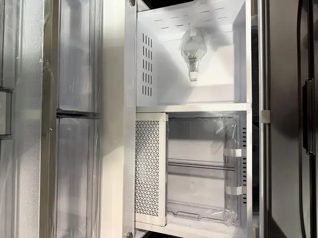 Econoplus Halifax Samsung Fridge Open Box Panel-Ready 36inch in Refrigerators in City of Halifax - Image 6