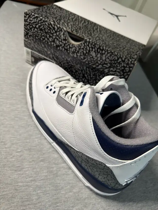 Nike Jordan retro 3 Midnight navy in Men's Shoes in Mississauga / Peel Region - Image 3
