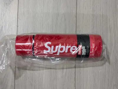 Supreme x SIGG Insulated Bottle 0.75L, View more