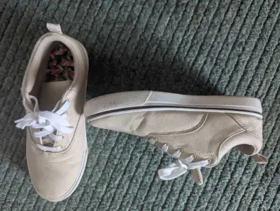 Canvas shoes, View more