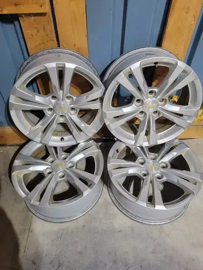 In excellent condition. Been only on vehicle for 4 months. They will fit a Chevrolet SUV.inched. The...