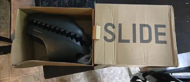 Yeezy slides adidas 11US in Men's Shoes in West Island - Image 2