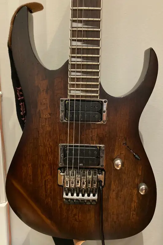 Ibanez Electric Guitar in Guitars in Markham / York Region - Image 6