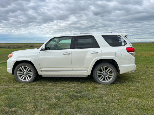 Toyota 4 Runner 2010 4 wheel drive. in Cars & Trucks in Calgary - Image 3