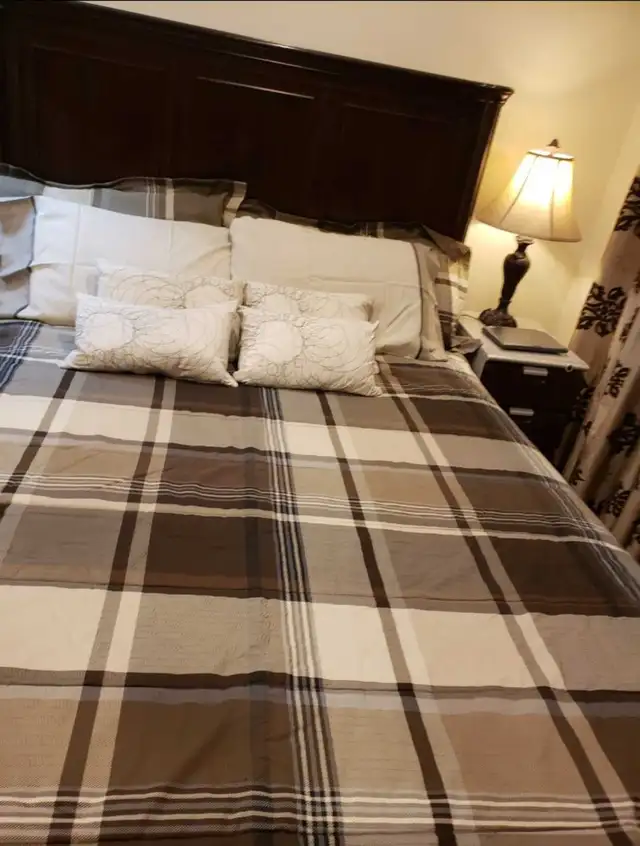 100%Cotton Queen size comforter/duvet with sheets and pillow cas in Bedding in Peterborough - Image 8